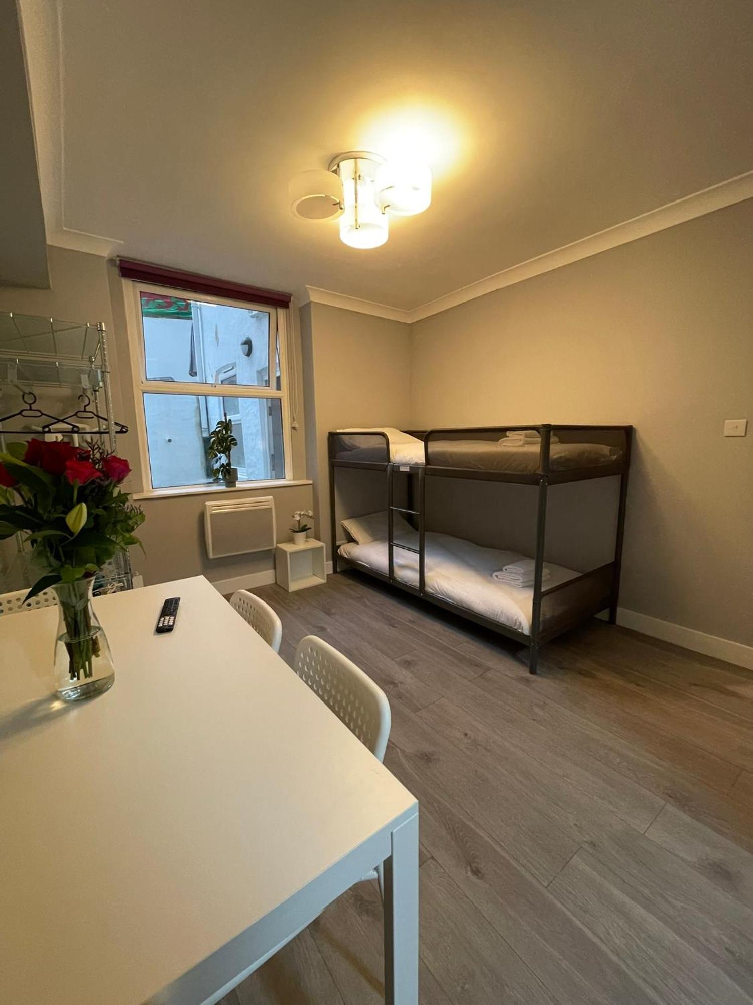Westminster Inn Лондон Екстериор снимка