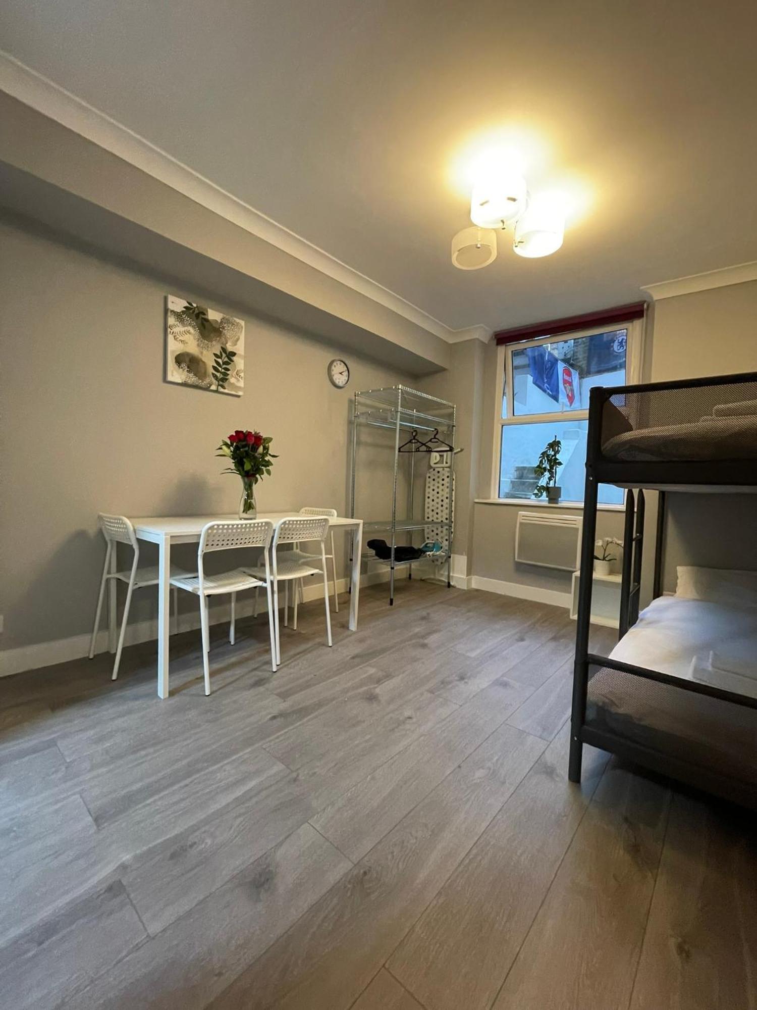 Westminster Inn Лондон Екстериор снимка