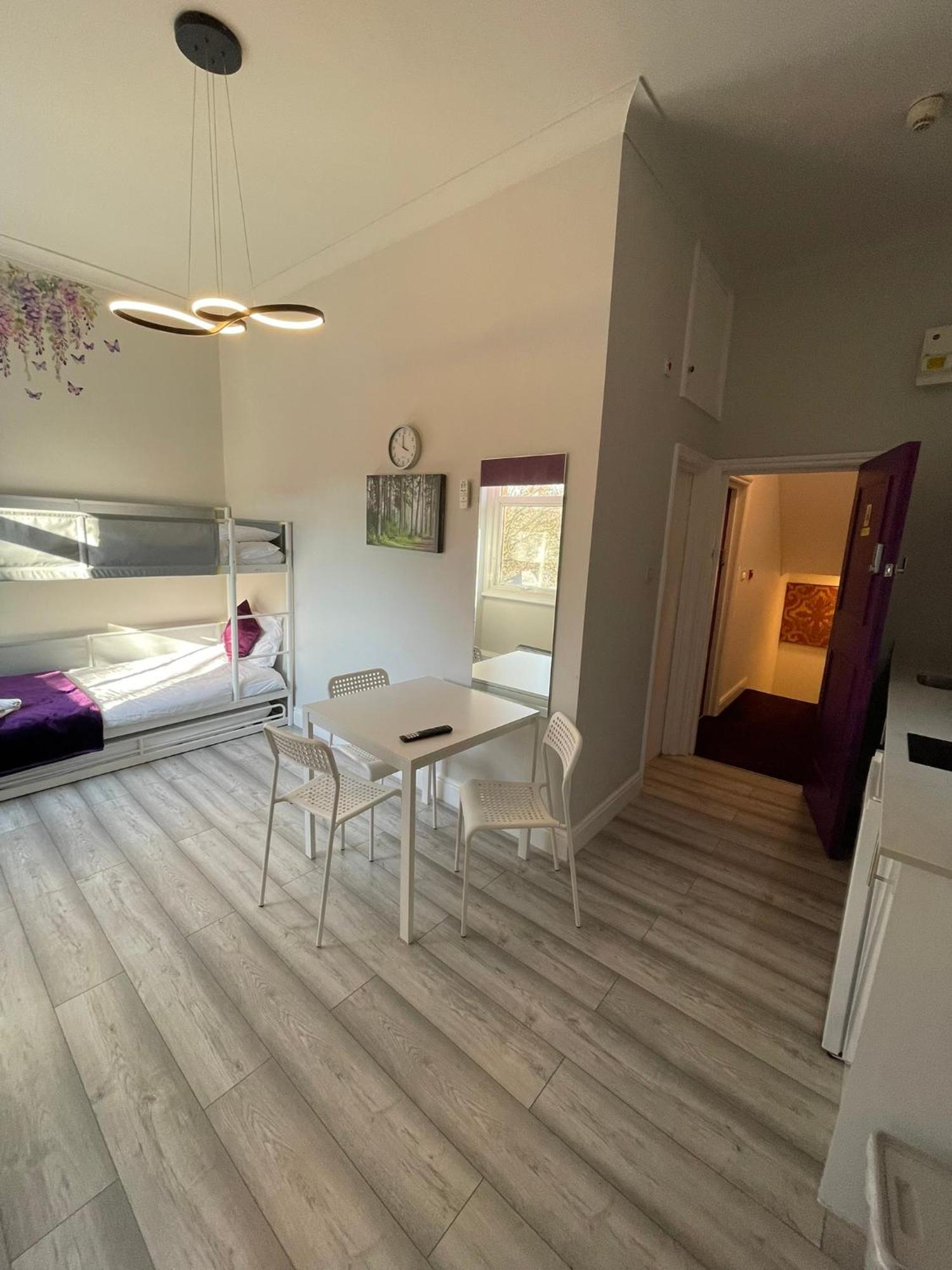 Westminster Inn Лондон Екстериор снимка